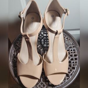 Giani Bernini Memory Foam taupe patent heels size 9M